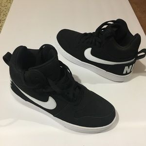 Nike’s hightop sneakers sz 7
